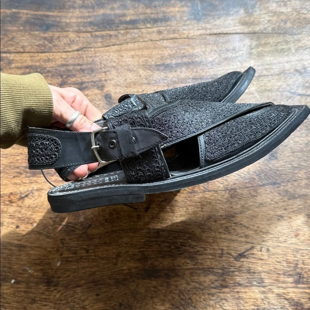 Black Textured Sandals made of genuine leather and recycled tires men’s size 7